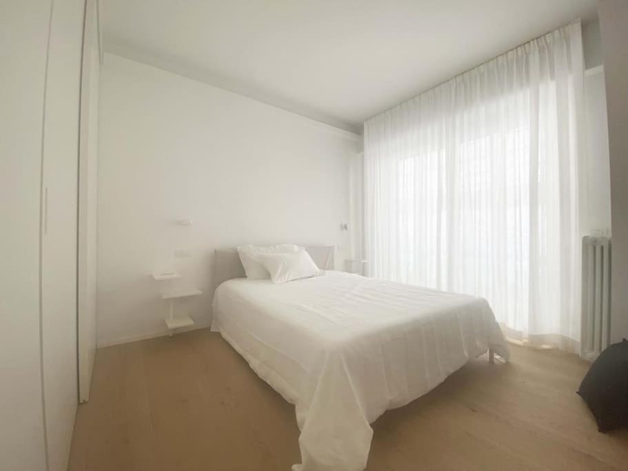 The Window On The Theatre And The Cathedral - Luxury Apartment Como Exterior foto